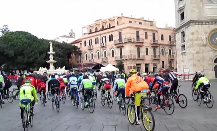 Pedalata di solidarietà a Messina