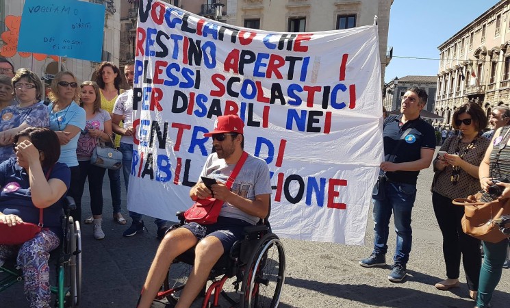 Disabili in piazza per difendere diritti e dignità